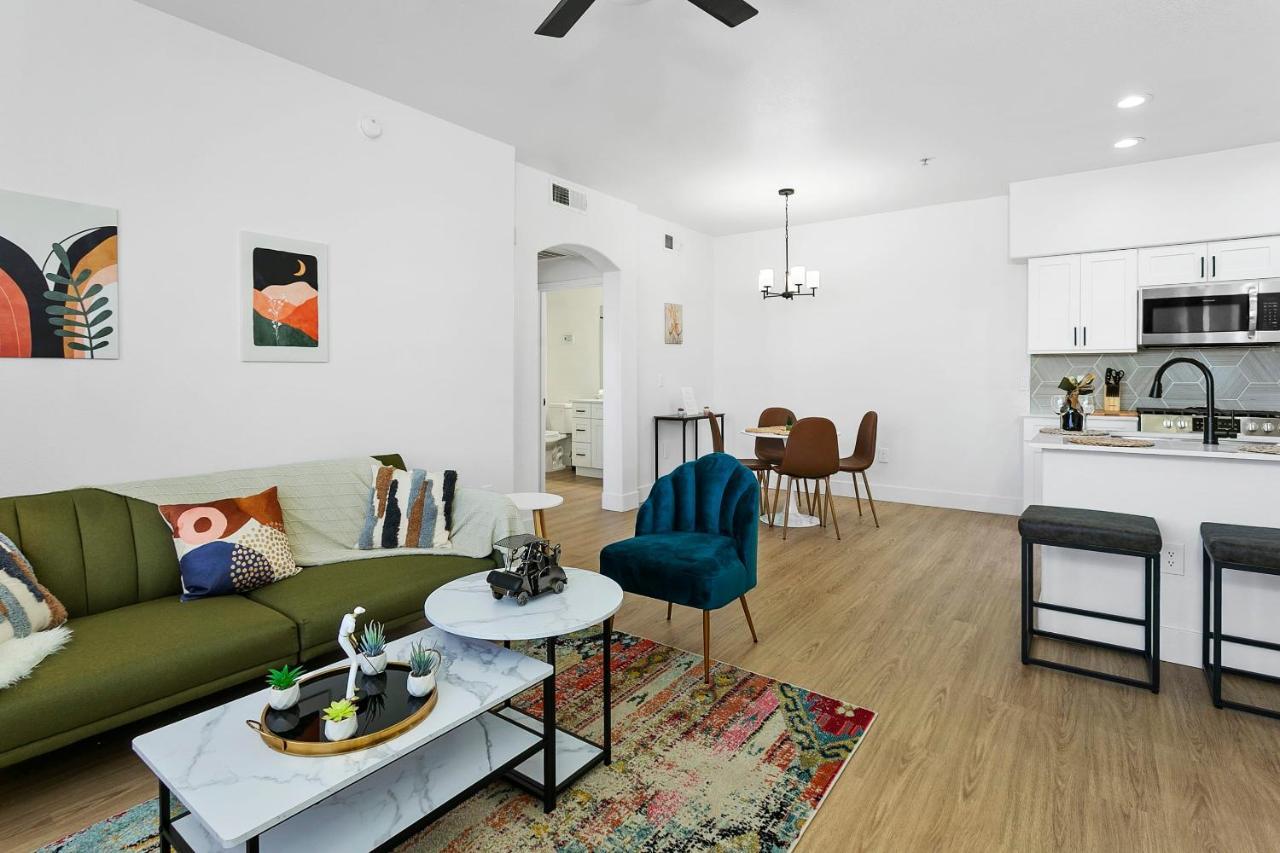 Cozysuites Glendale By The Stadium With Pool 01 ภายนอก รูปภาพ